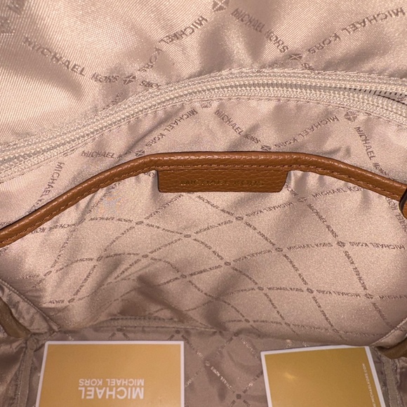 Michael kors backpack - Picture 3 of 3